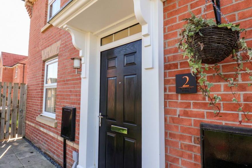 2 DERWENT ROAD, family friendly, with a garden in Pickering