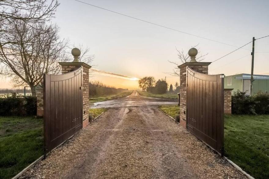 Bewick Cottage - Charming & Cosy Country Cottage