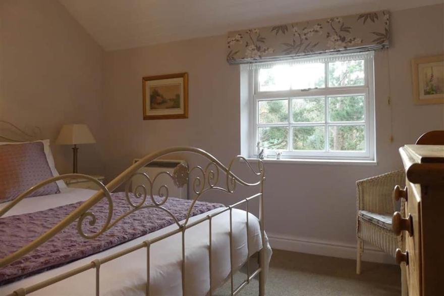 Pant Glas - Two Bedroom Cottage, Sleeps 3