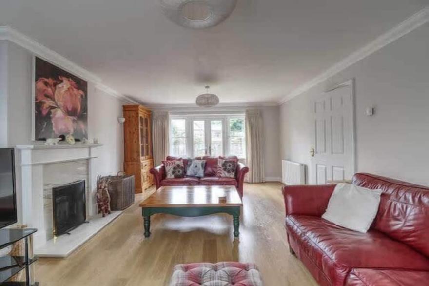 Large detached Cambridgeshire Countryside Home