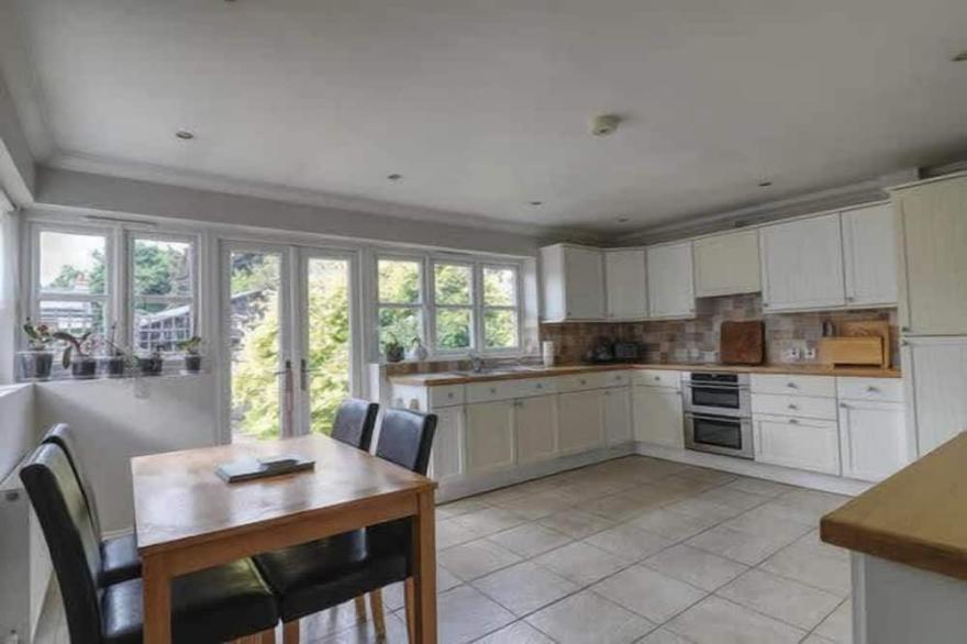 Large detached Cambridgeshire Countryside Home
