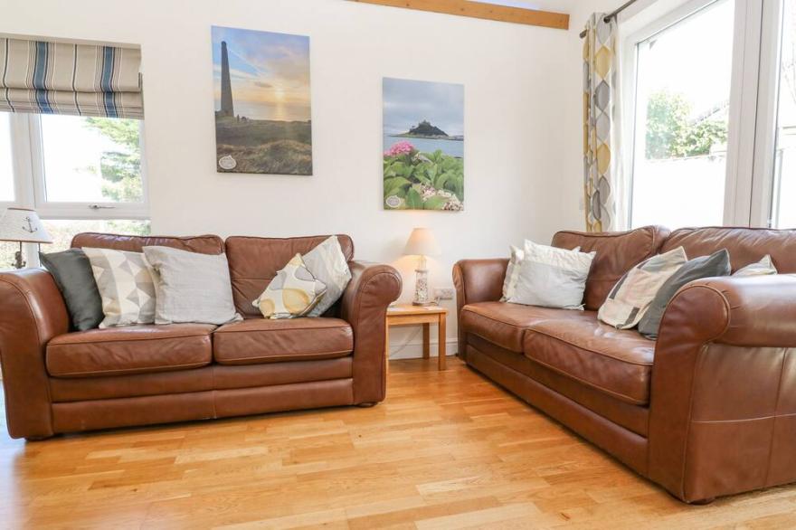 KENSA, pet friendly, country holiday cottage, with hot tub in St Day