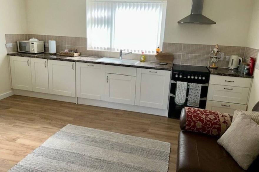 BOURNECOAST: Apartment with courtyard - FM8509