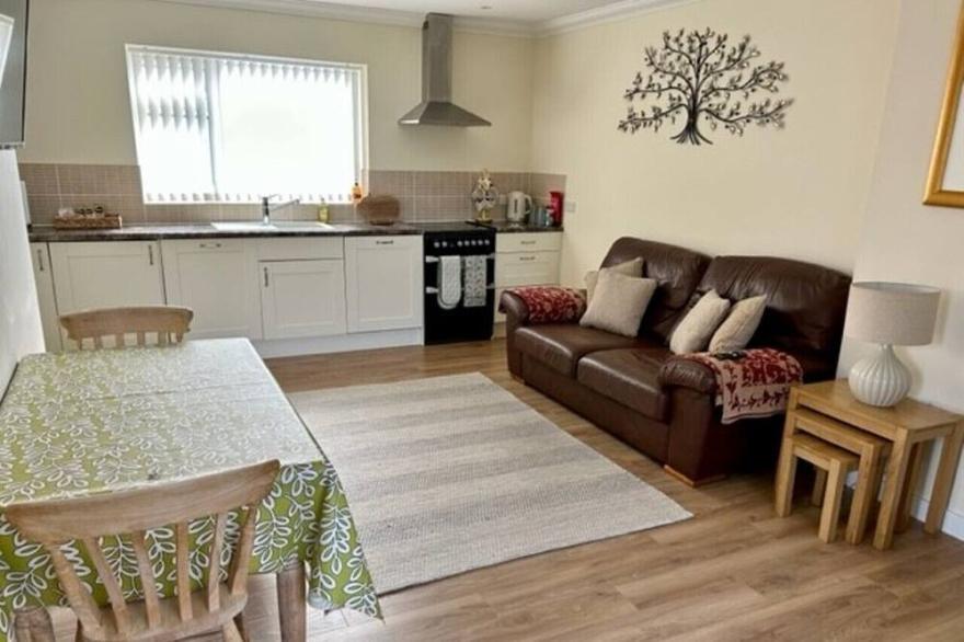 BOURNECOAST: Apartment with courtyard - FM8509