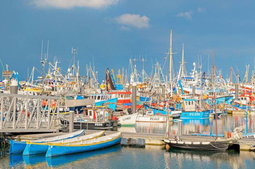 2 bedroom accommodation in Newlyn