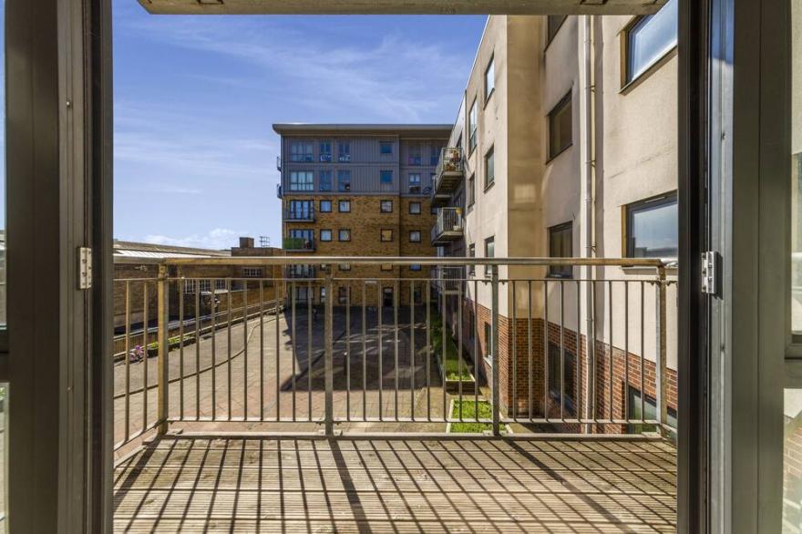 Luxe 1 bed flat 5 mins to Stratford - Free parking