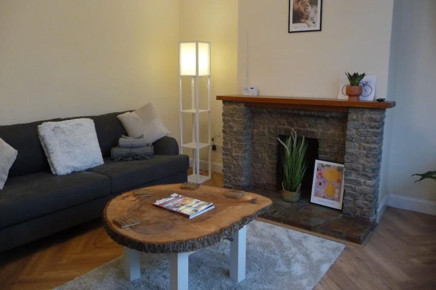 Bright spacious home, enclosed garden & parking