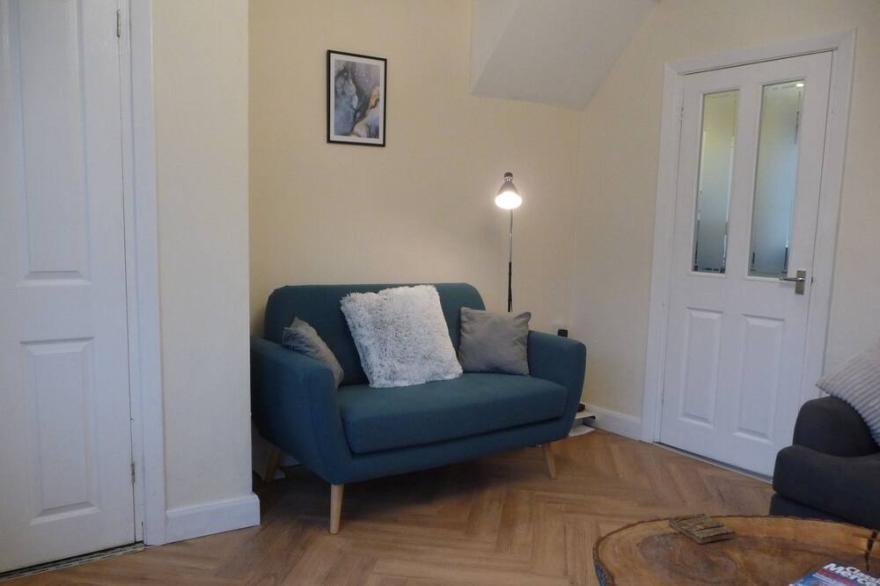 Bright spacious home, enclosed garden & parking