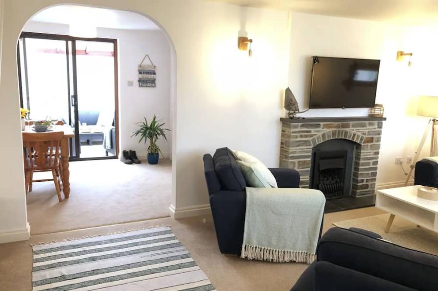 Family friendly home 100m from the beach