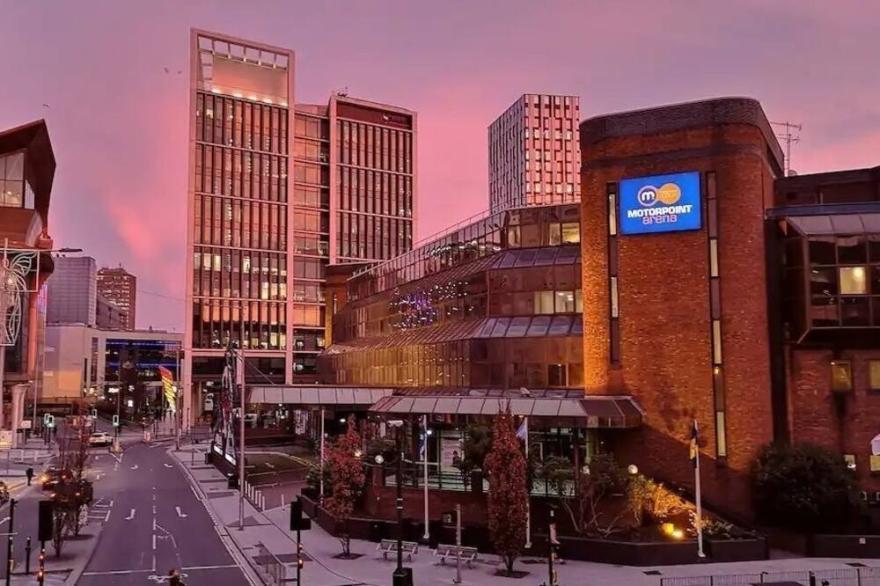 Cardiff City Centre Apartment (with parking)