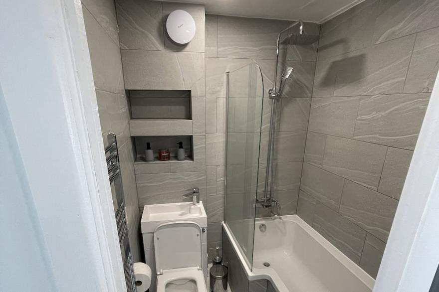Comfy space in quiet area - 20 min from Sheffield City Center