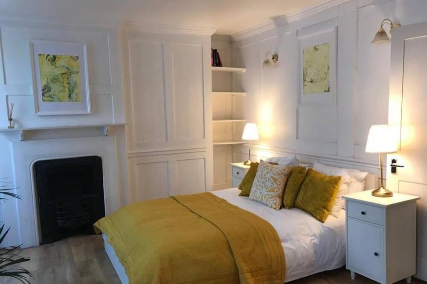3 bed Historic house Soho London by Covent Garden, Westminster -  Sleeps 12