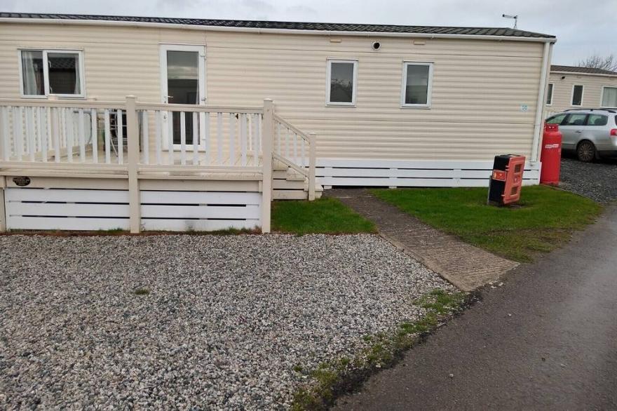 Bude caravan sleeps 6 close to all amenities and beaches