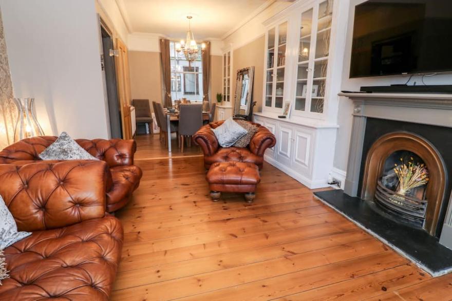 ALBANY, pet friendly, country holiday cottage, with a garden in Looe