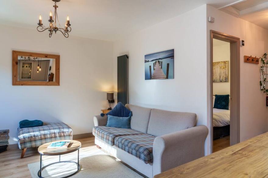 Windermere Cottage -  Close to shops, restaurants and transport links.