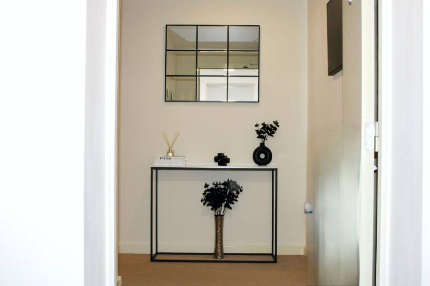 Glamorous two bed flat