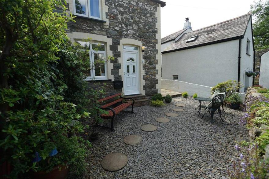 Minafon Cottage - Two Bedroom Cottage, Sleeps 3