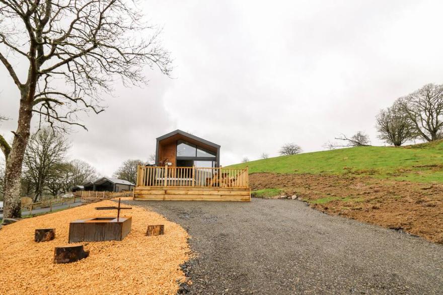 DOE LODGE, family friendly, with hot tub in Rhayader