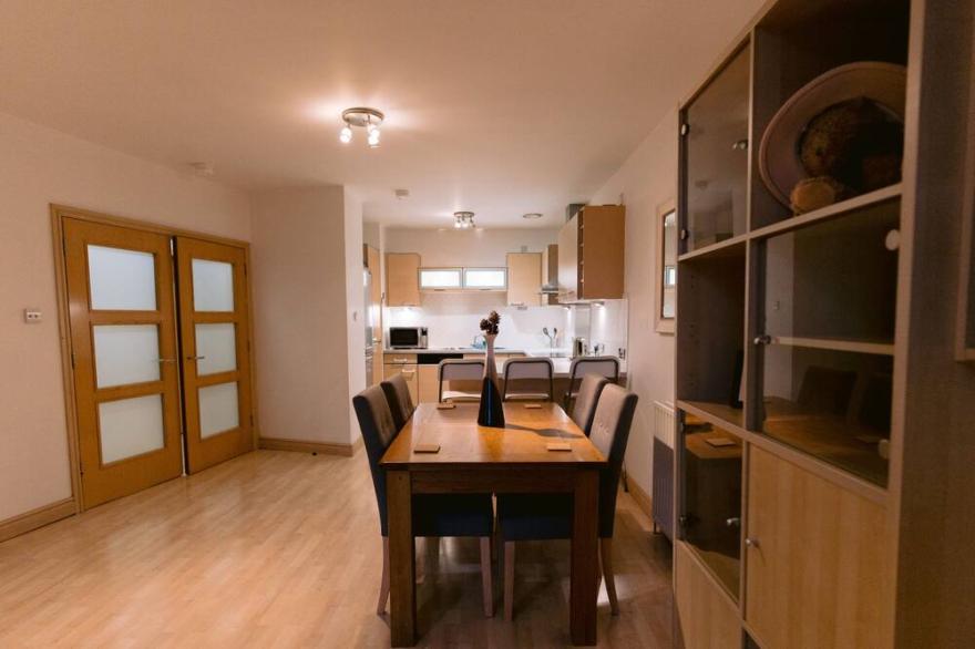 Hutcheson Fantastic Location Merchant City with Spacious 2 Bed