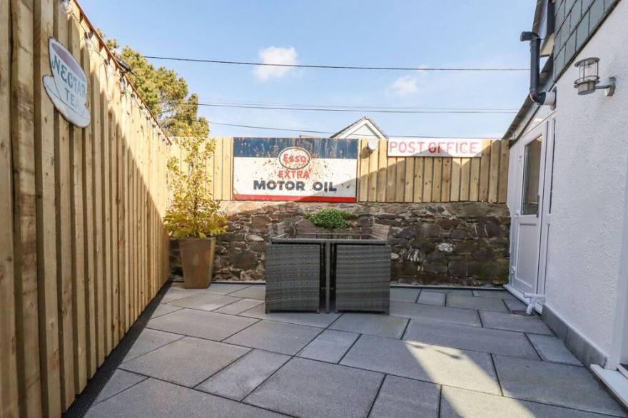 HARVENNA COTTAGE, pet friendly, with a garden in Crackington Haven