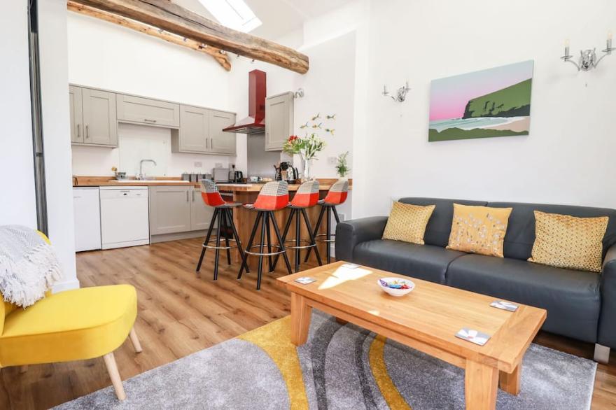 HARVENNA COTTAGE, pet friendly, with a garden in Crackington Haven