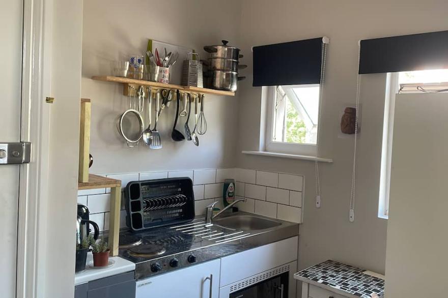 17m2 studio, calm, garden view, well located