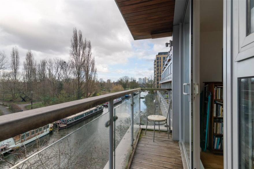 Regent's Canal View Apartment