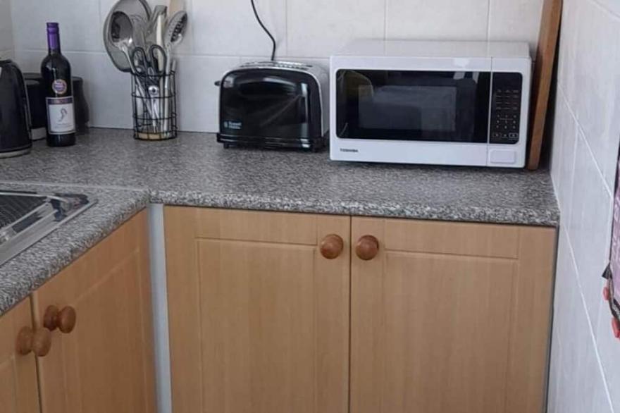 Cosy Bridlington chalet w/terrace — 5 min from the beach!