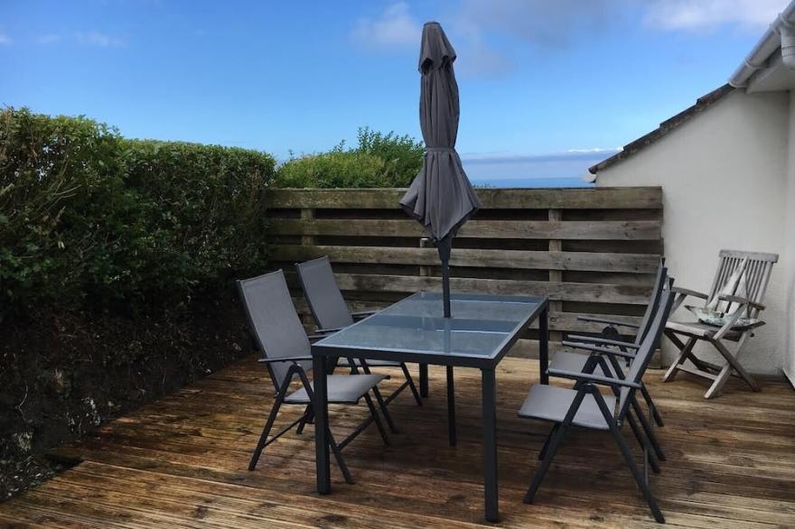 Cottage on coastpath, dogs welcome, includes Hotel indoor pool gym and tennis