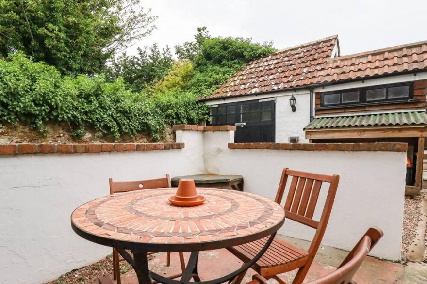 PENDOWER, pet friendly, country holiday cottage in Grampound