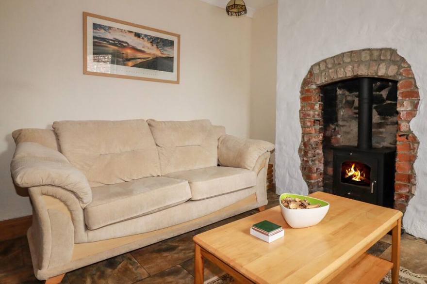 PENDOWER, pet friendly, country holiday cottage in Grampound