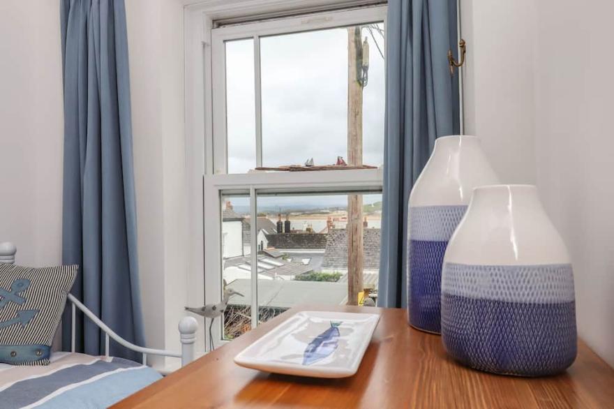 HONEYMOON COTTAGE, pet friendly in Appledore