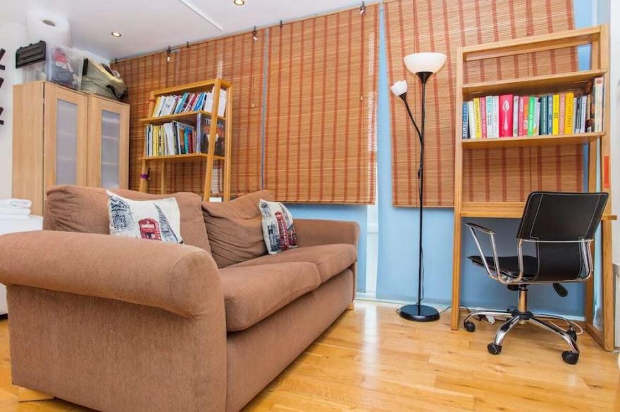 Spacious Studio Apartment in Kennington