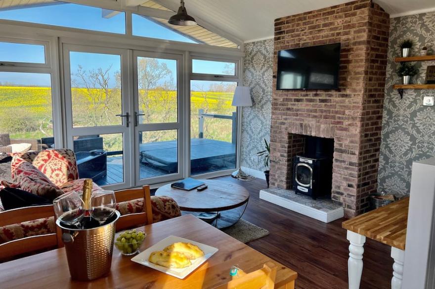 Private Hot tub lodge with Log burning stove and unobstructed  views of the English countryside
