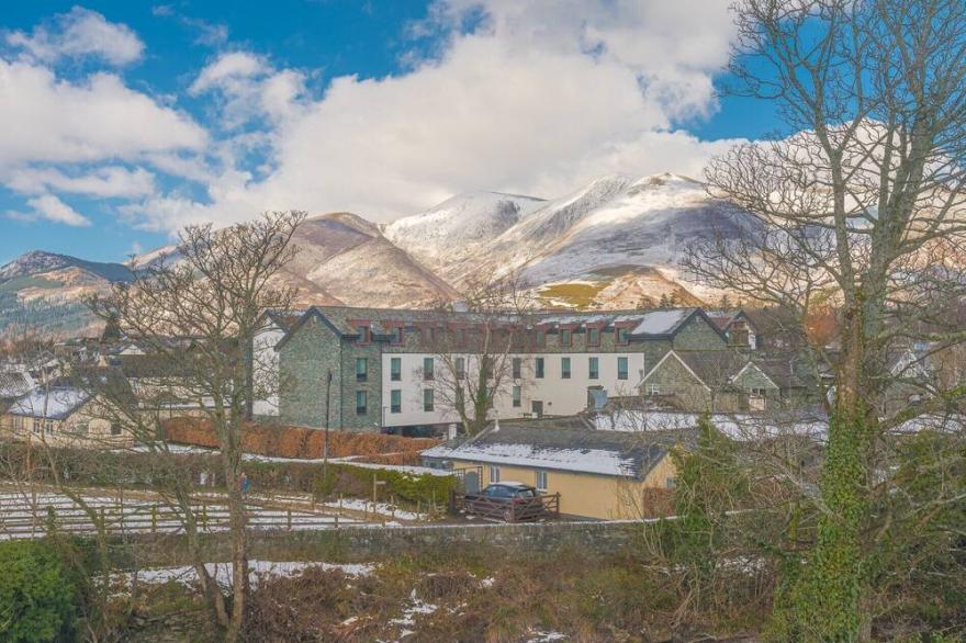 Spacious 2 bedroom apartment, with parking near the heart of Keswick.