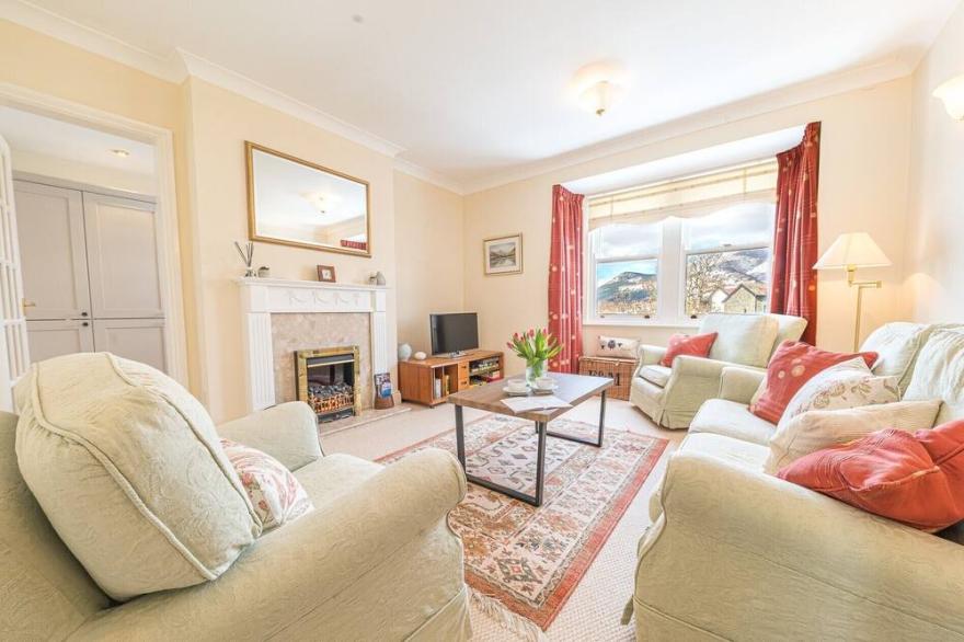 Spacious 2 bedroom apartment, with parking near the heart of Keswick.