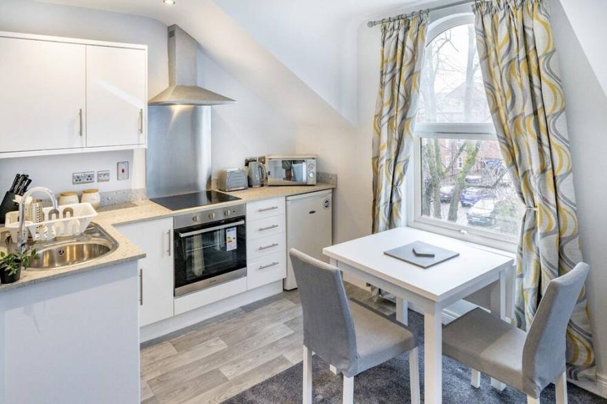 Pass the Keys | Top Floor Apt Queens Uni Walk Everywhere