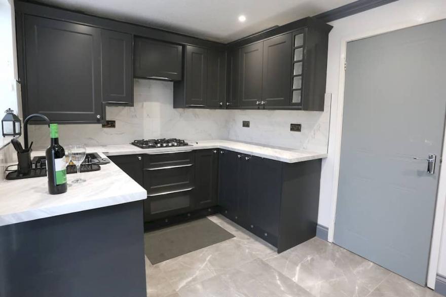 Pass the Keys | Refurbished Home Near City Centre