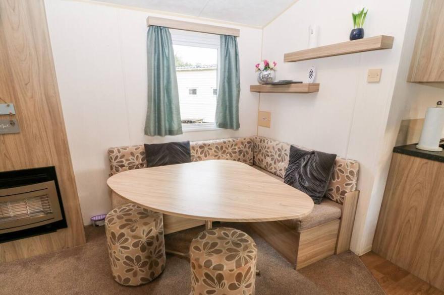 191 SNOWDONIA VIEW, pet friendly, with a garden in Chwilog