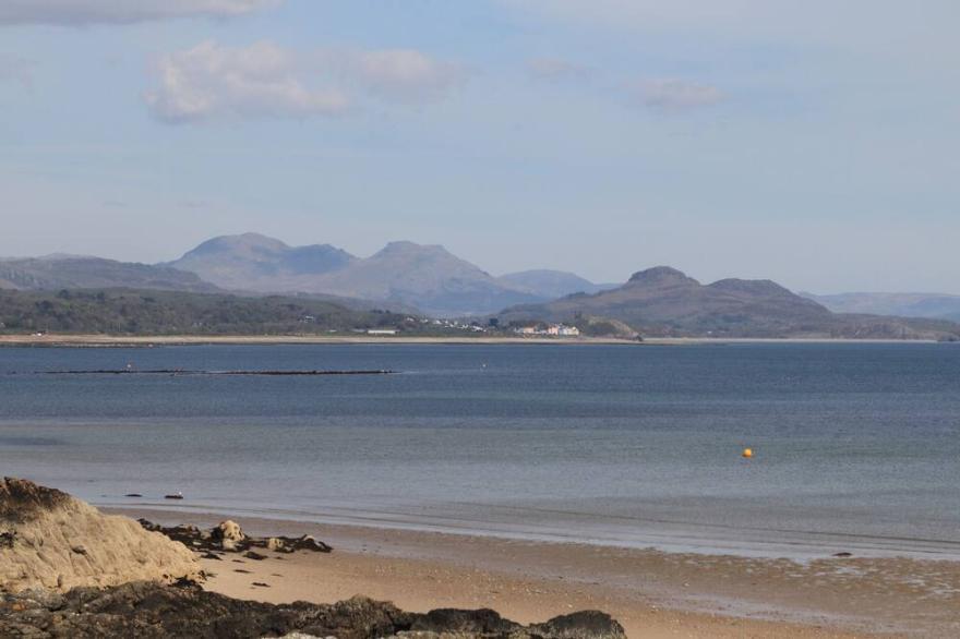 191 SNOWDONIA VIEW, pet friendly, with a garden in Chwilog
