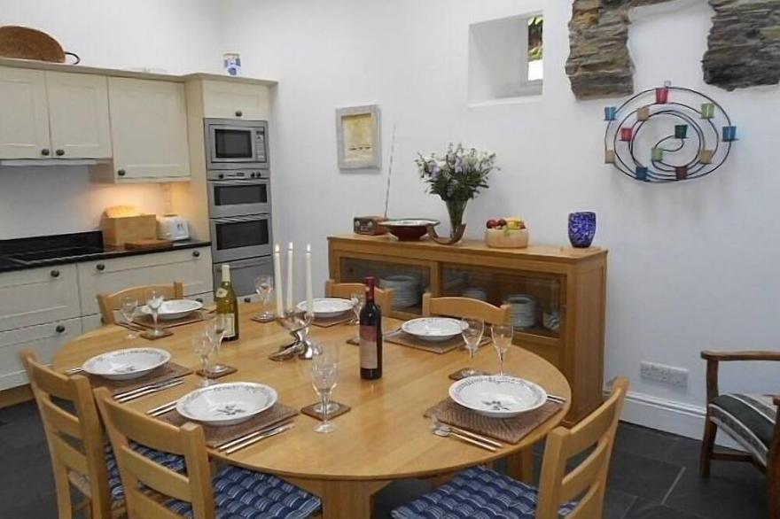 Immaculate 3 Bed 3 Bath Holiday Home In Beautiful Gardens with Pizza Oven