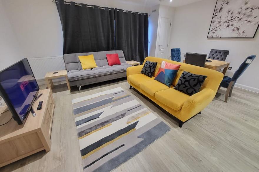 Garland Apartment, Greenhithe 3 with Parking in a lovely Estate