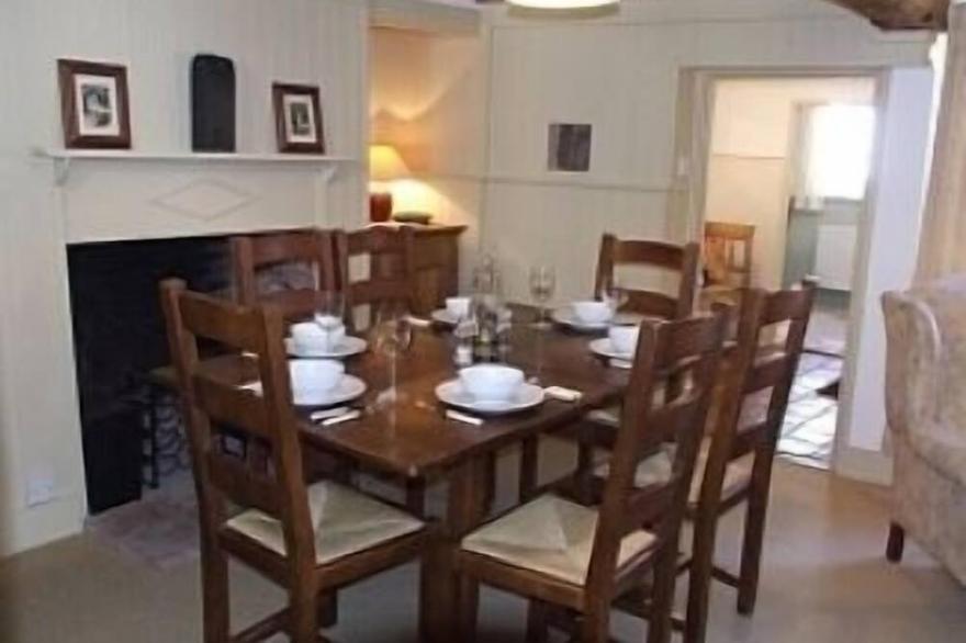 Charming 3 Bedroom 18th Century Cottage In 'Area Of Outstanding Natural Beauty'