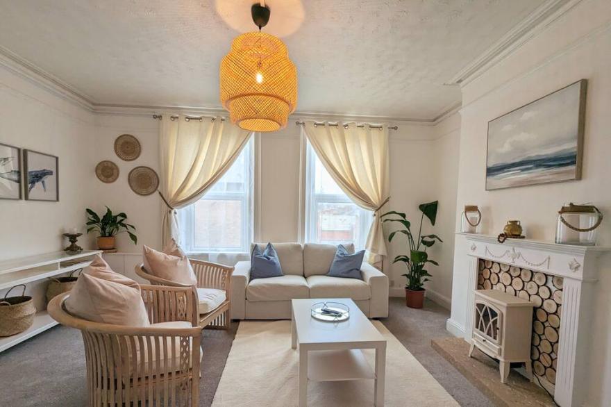 Oystercatcher Bay - Apartment just 3 minute walk from historic harbour and beach