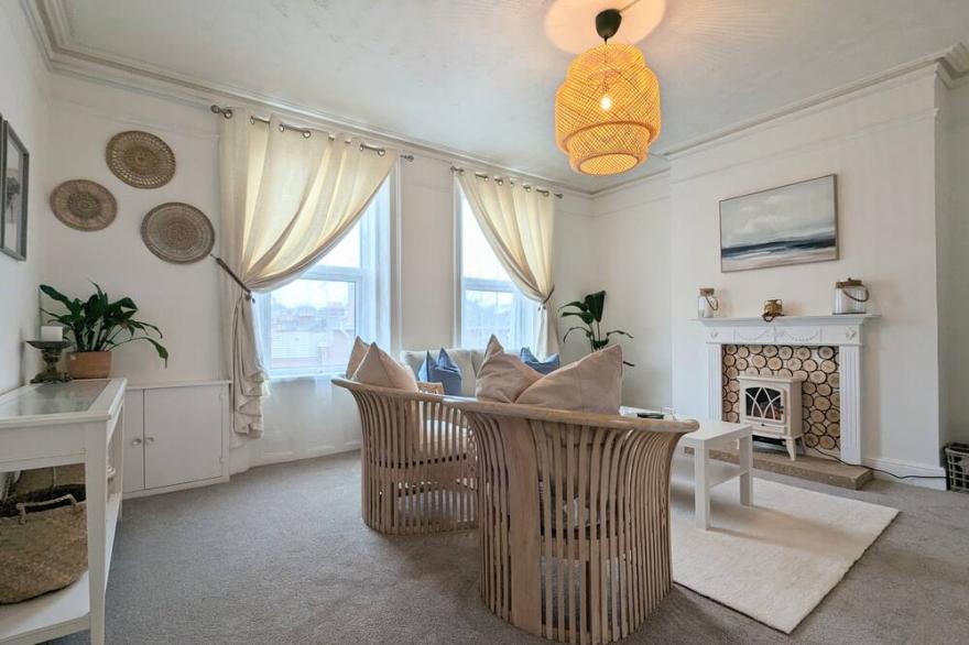 Oystercatcher Bay - Apartment just 3 minute walk from historic harbour and beach