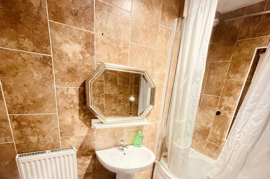 Charming 3-Bed holiday House in Birmingham