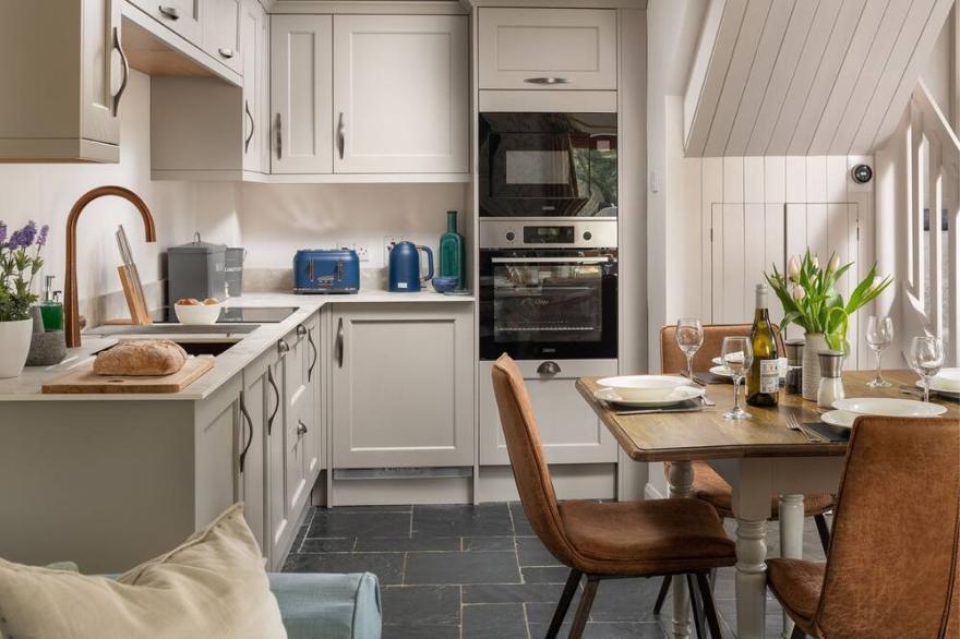 Cuckoo Cottage -  a cottage that sleeps 4 guests  in 2 bedrooms