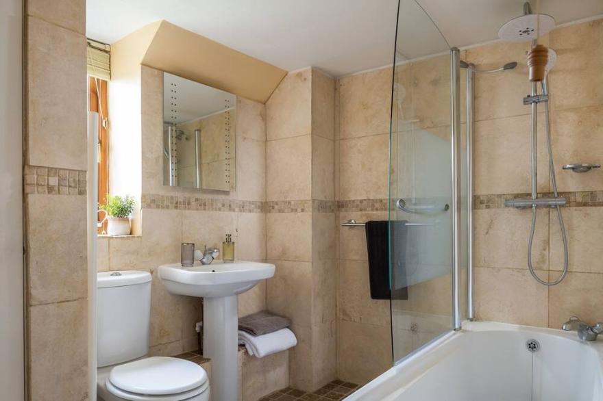 Cuckoo Cottage -  a cottage that sleeps 4 guests  in 2 bedrooms
