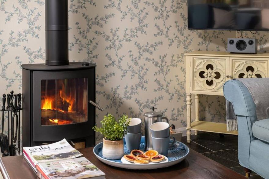 Cuckoo Cottage -  a cottage that sleeps 4 guests  in 2 bedrooms