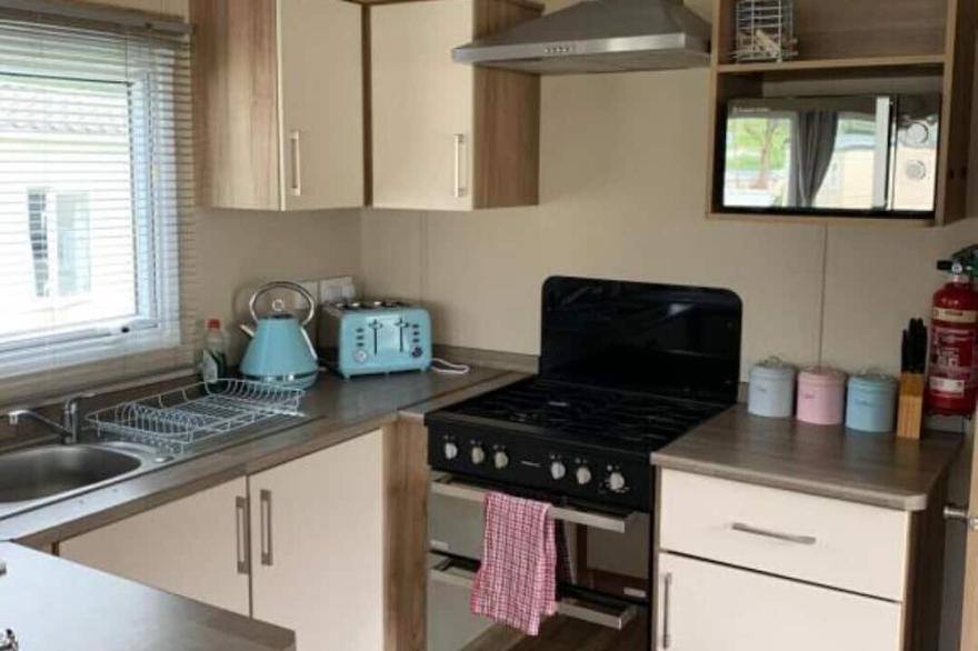 Newquay Bay Porth Caravan - 6 berth